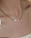 collar verde con piedra