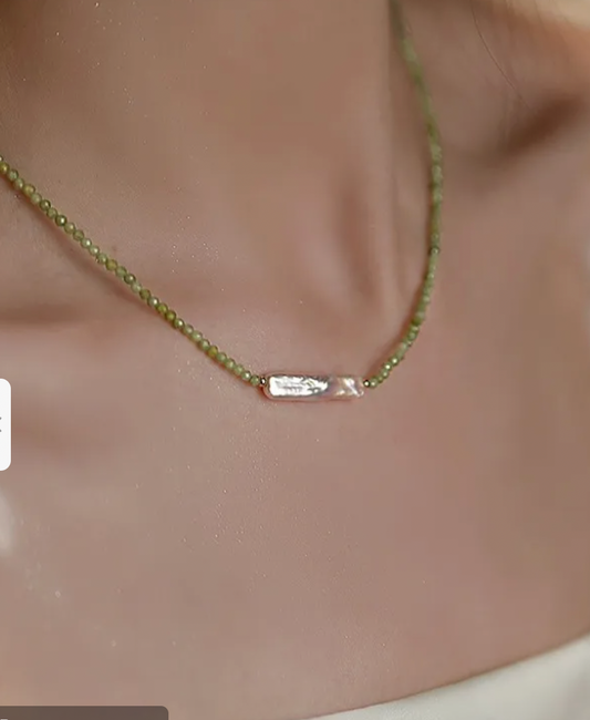 collar verde con piedra